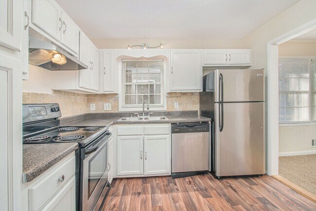 Building Photo - 3 bdrm, 2 bath in Decatur