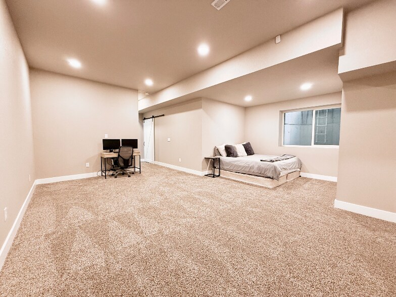 Building Photo - 1801 W 67th Pl