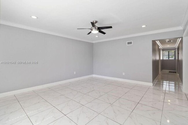 Building Photo - 913 SW 49th Ave