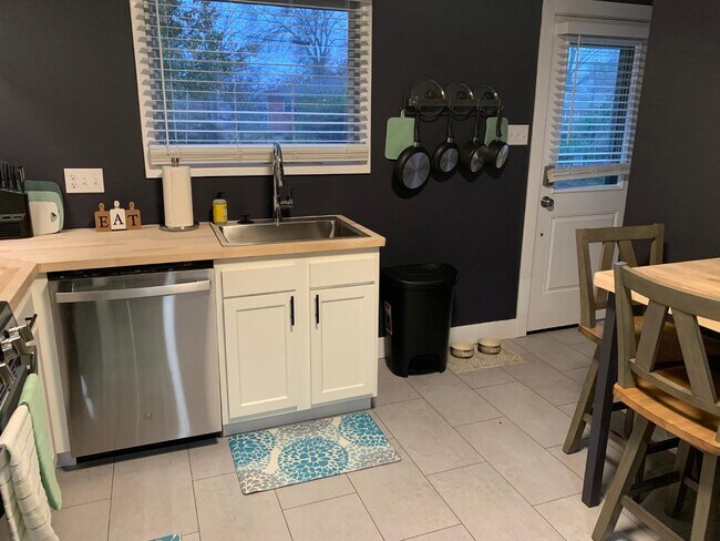 Building Photo - 2502 Braemore Rd