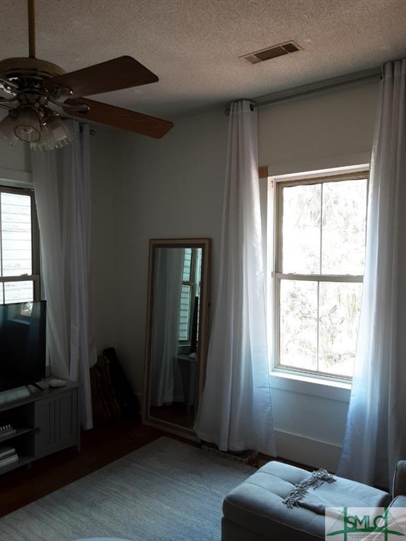 Building Photo - 210 E 40th St