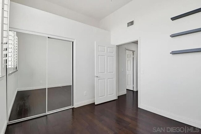 Building Photo - 561 Bayona Loop