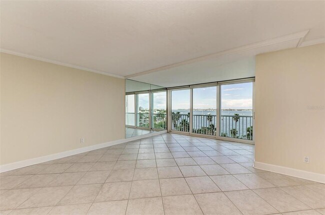 Building Photo - 435 S Gulfstream Ave