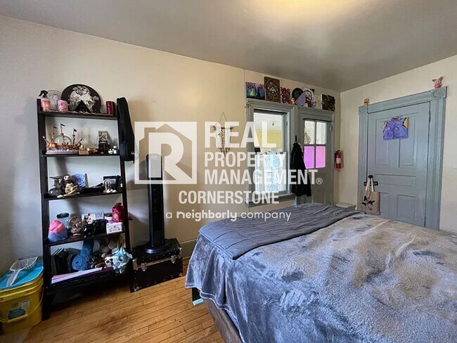 Building Photo - 808 W Kalamazoo Ave