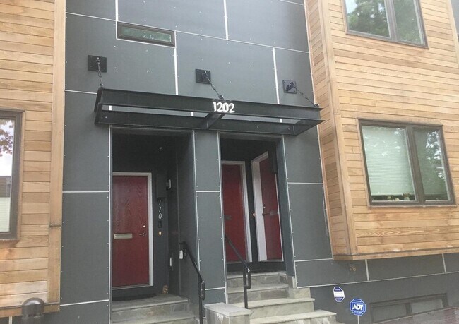 Primary Photo - Contemporary Brookland 2 bed/2.5 bath cond...