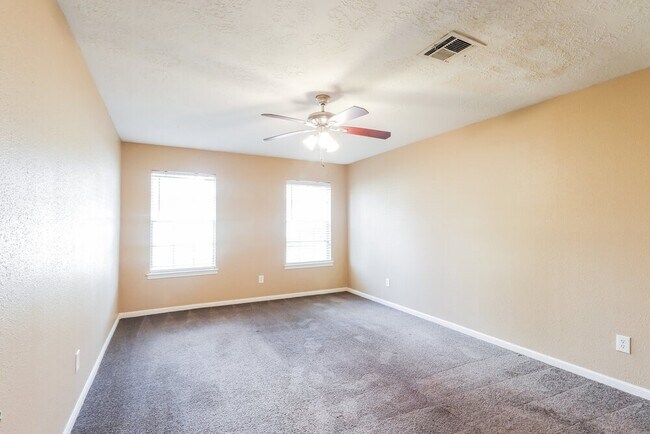 Building Photo - 6615 Seegers Trail Dr