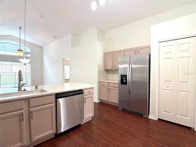 Building Photo - 538 Solana Cir