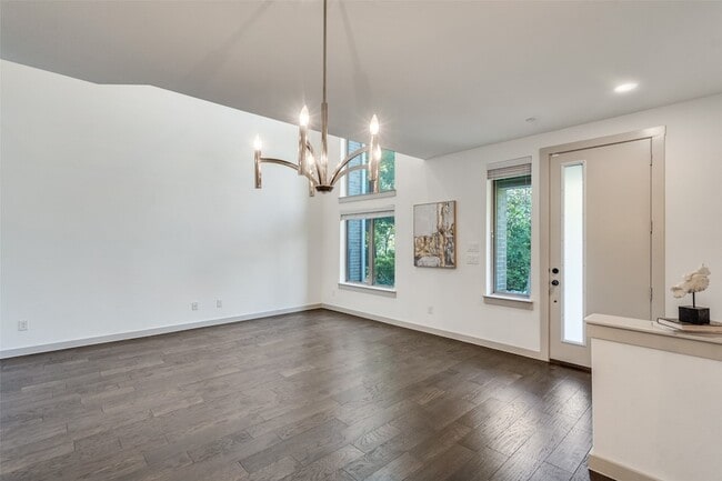 Building Photo - 1423 Lamb Dr