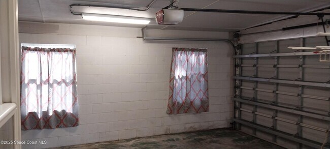 Building Photo - 855 Delano Rd