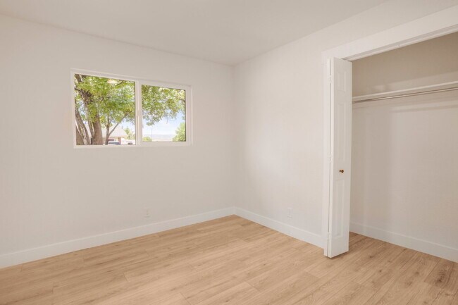 Building Photo - "Charming Newly Remodeled 4-Bed Oasis Touc...