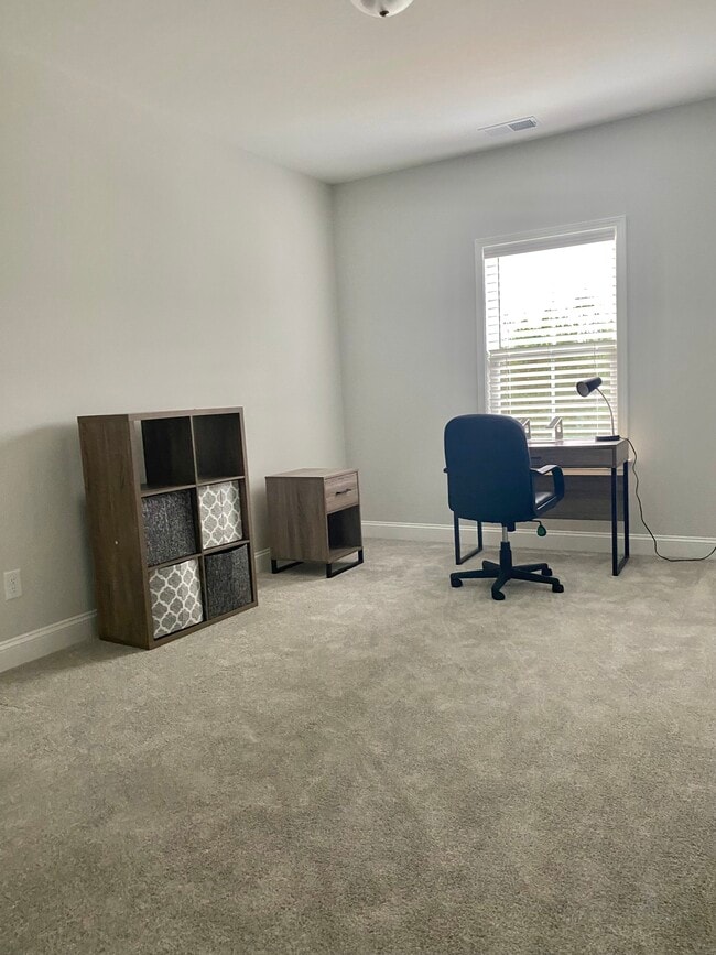 Building Photo - 586 The Parks Dr