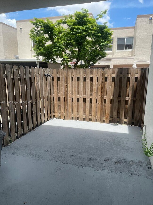 Building Photo - 1131 NW 124th Ct