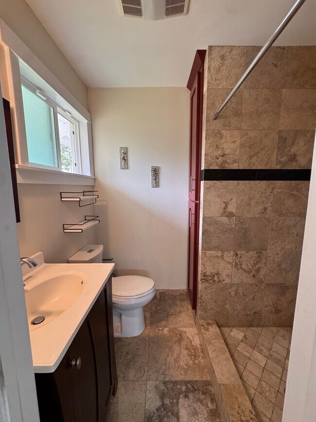 Building Photo - Private Gated Luxury Estate on Acreage with Pool, Pond & Solar in Prime Newcastle Location