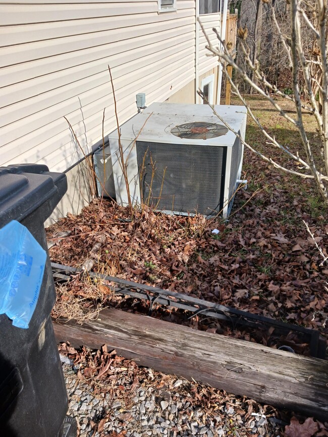 Building Photo - 216 Charlotte Ave