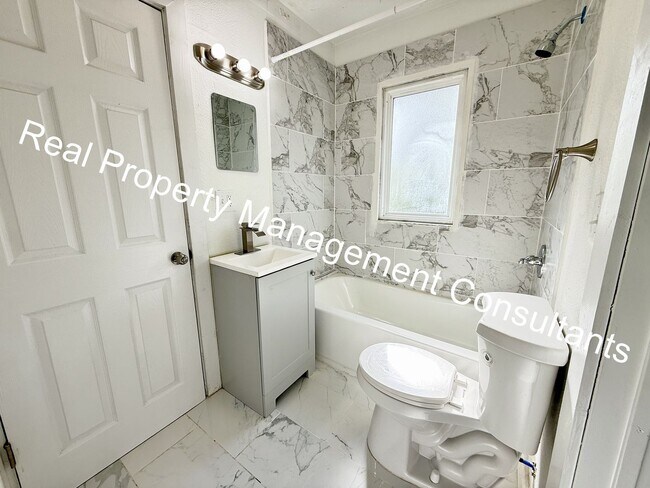 Building Photo - $500 off Frist Months Rent on Spacious 4 B...