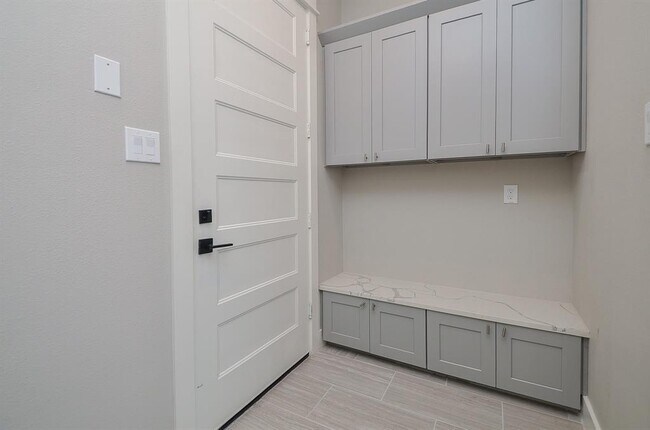Building Photo - 18526 Bridgeway Ln