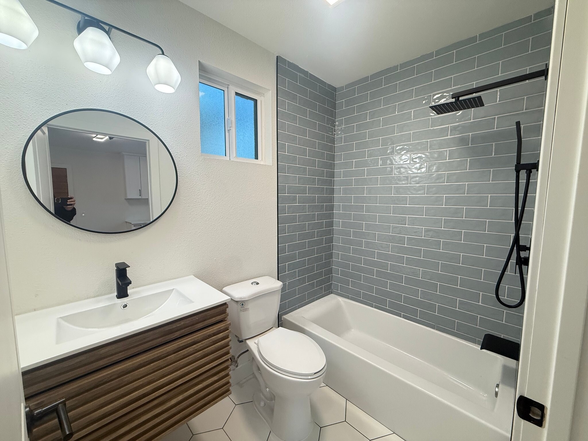 Building Photo - 1012 W Vesta St