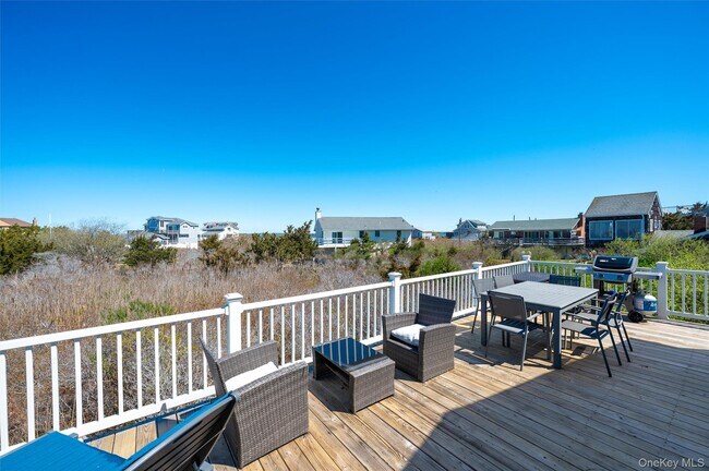 Building Photo - 898 Dune Rd