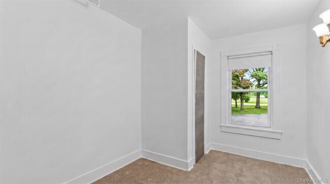 Building Photo - 376 Montauk Hwy