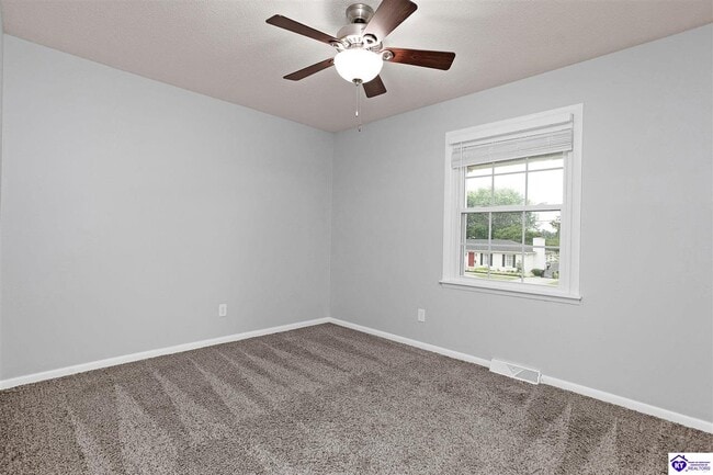 Building Photo - 705 Bon Aire Dr