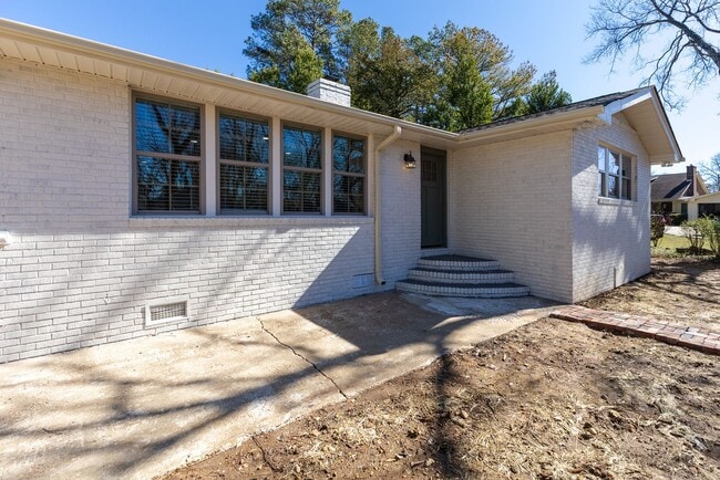Building Photo - Close to downtown Athens! Beautifully renovated home with charm!