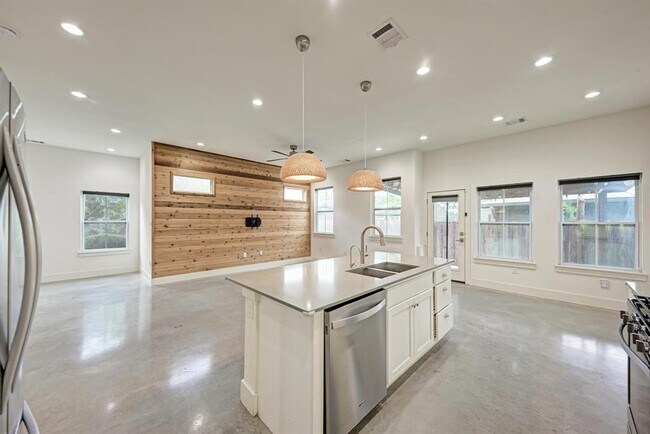 Building Photo - 1000 Taulbee Ln