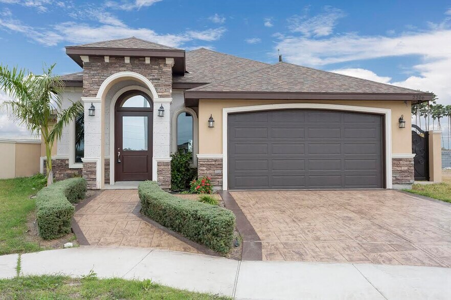 Primary Photo - 2206 Liverpool Dr