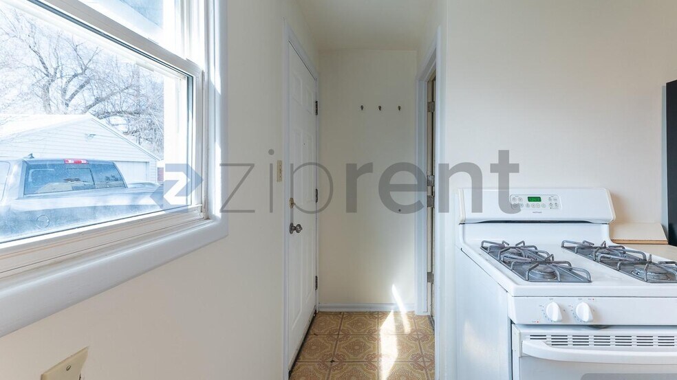 Building Photo - 5703 N Alberta St