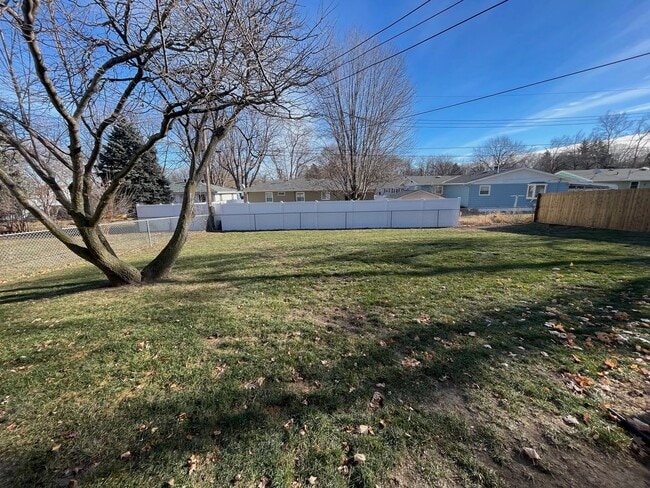 Building Photo - Ranch level home in great neighborhood! 2 ...
