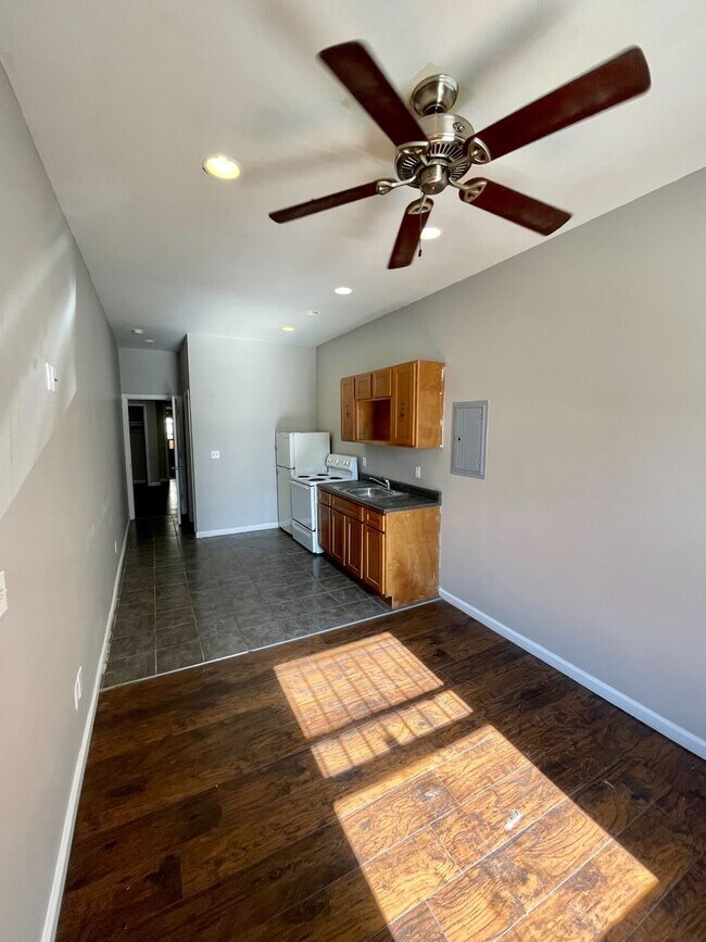 Building Photo - 2131 E Tioga St