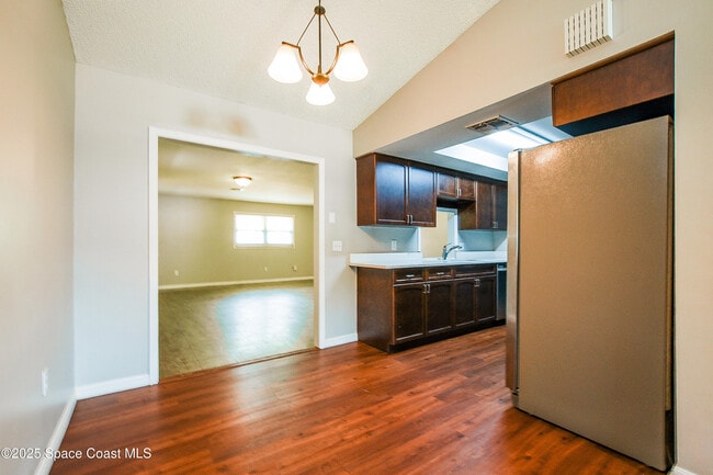 Building Photo - 6730 Bermuda Ave