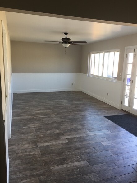 Sun room/additional living room - 1630 Ionian St