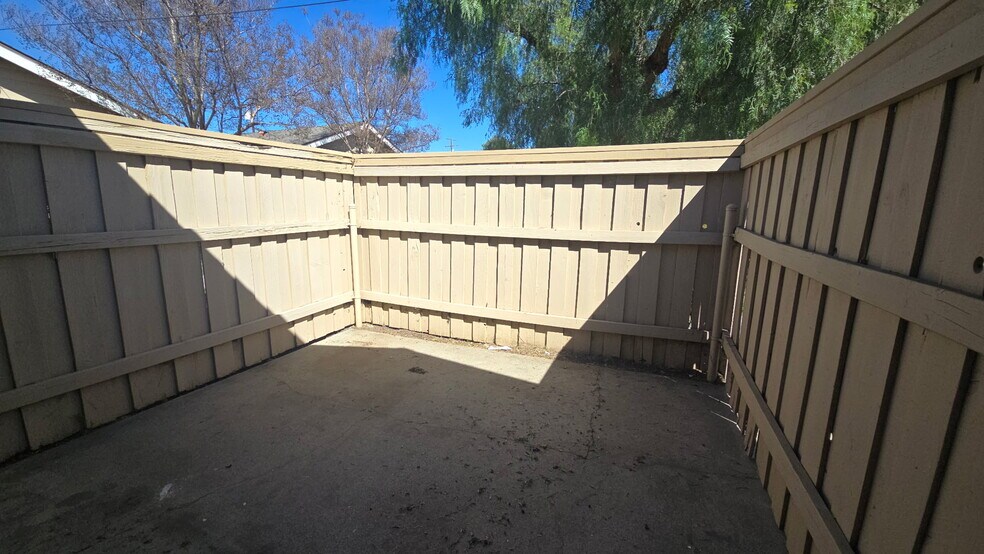 Building Photo - 555 E Lemon Ave