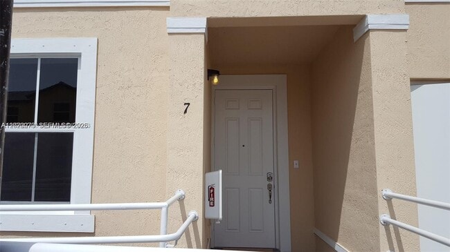 Building Photo - 142 SE 28th Ter