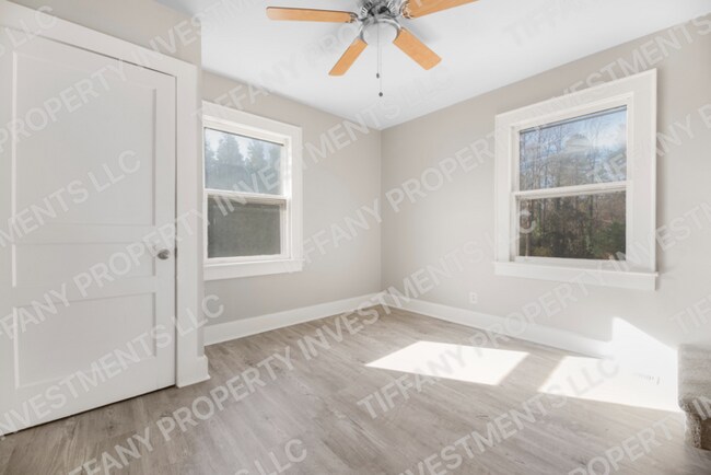 Building Photo - 457 Cherryville Rd