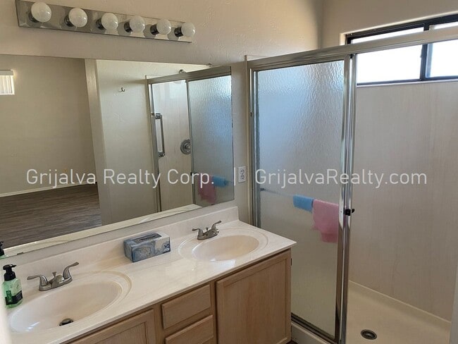 Building Photo - Northwest Living at it's Finest! 3 Bedroom...