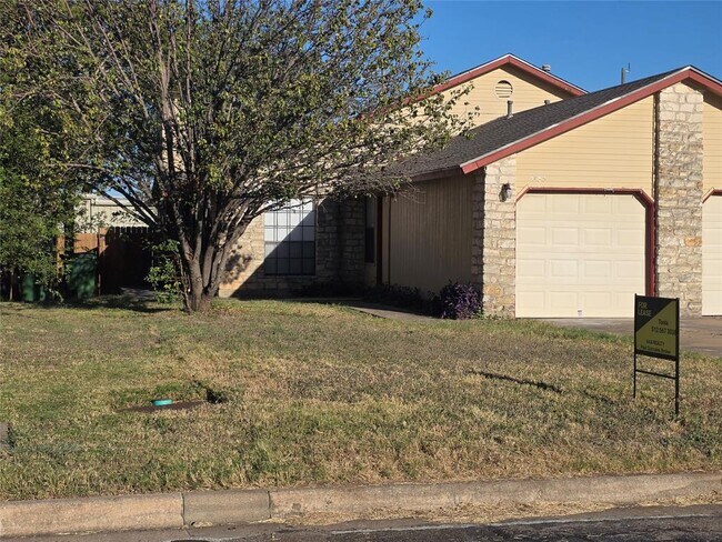 Building Photo - 1735 Horseshoe Cir