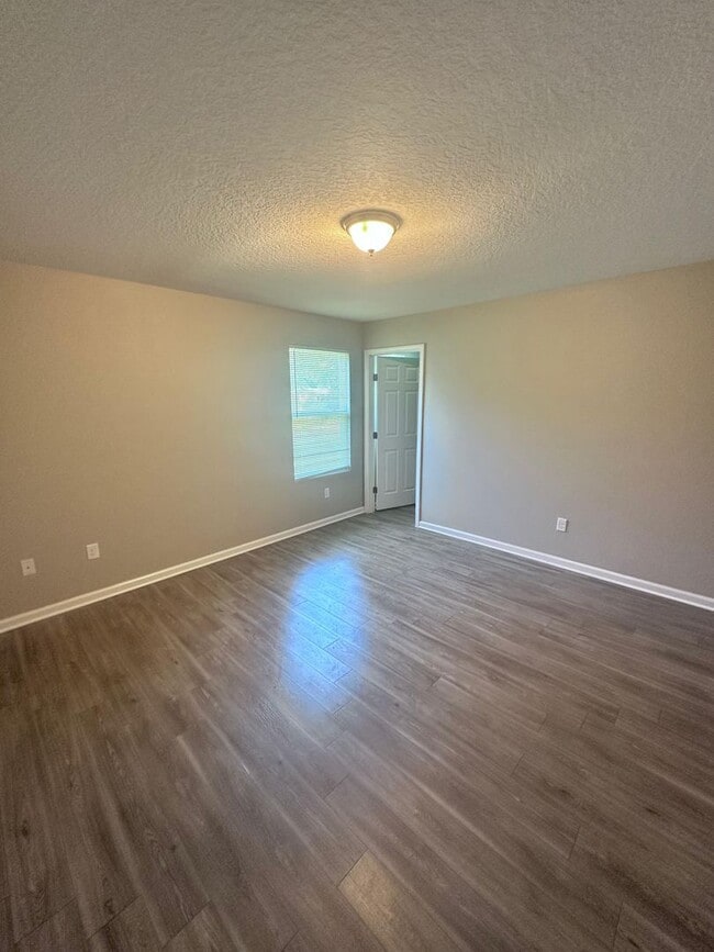 Building Photo - *** TWO WEEKS FREE ***  Gorgeous 4-Bedroom Home with Granite Counters & 2-Car Garage