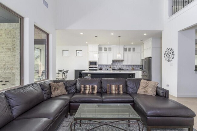 Building Photo - 2302 Royal Dove Ln