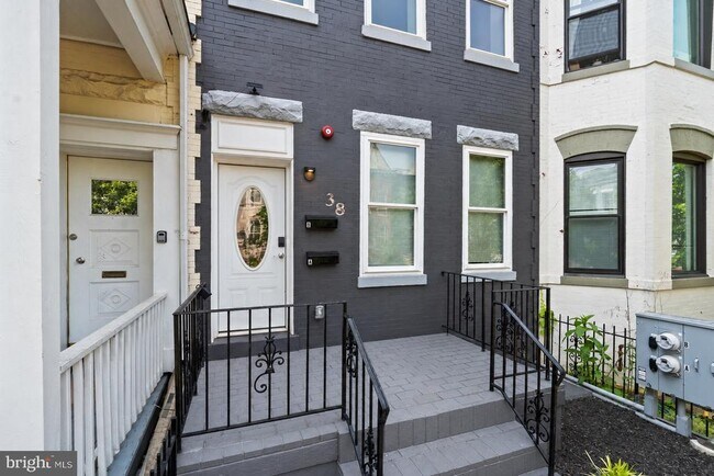 Building Photo - 38 Randolph Pl NW