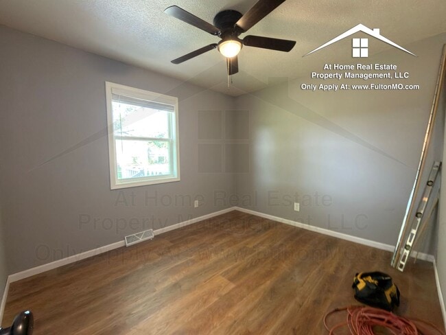 Building Photo - 607 Crestwood Dr