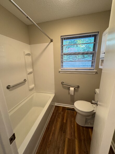 Building Photo - 4706 Metro Park Ln