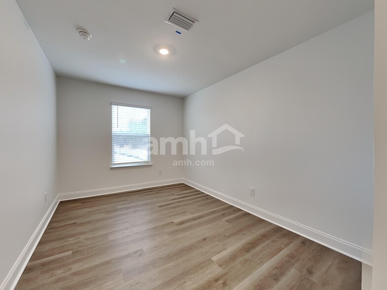 Building Photo - 104 Slice Dr