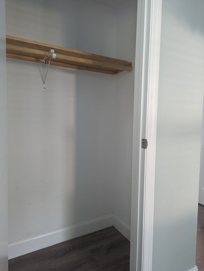 Building Photo - 15 Plandome Pl