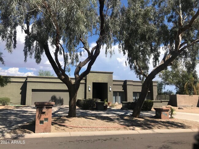 Primary Photo - 6141 N 34th Pl