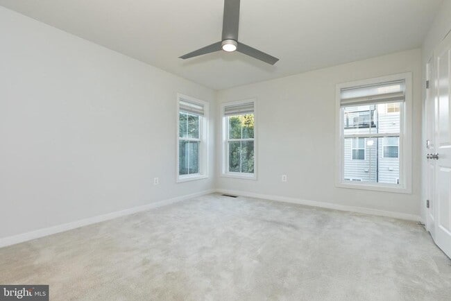 Building Photo - 12731 Vuillard St