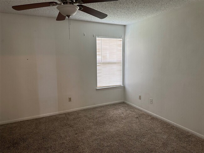 Building Photo - 3654 Palm Grove Dr