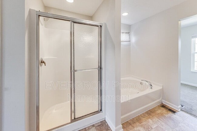 Building Photo - 839 Stonehurst Dr