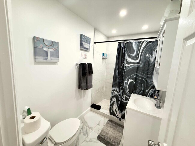 Building Photo - 324 Van Buren St