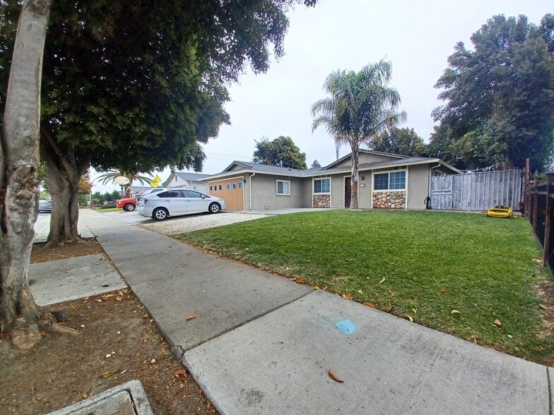 Primary Photo - 1111 Central Ave